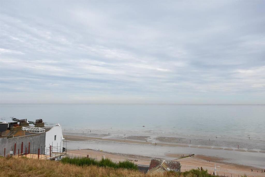 Vive Sea View Getaway Apartment Hastings Exterior photo